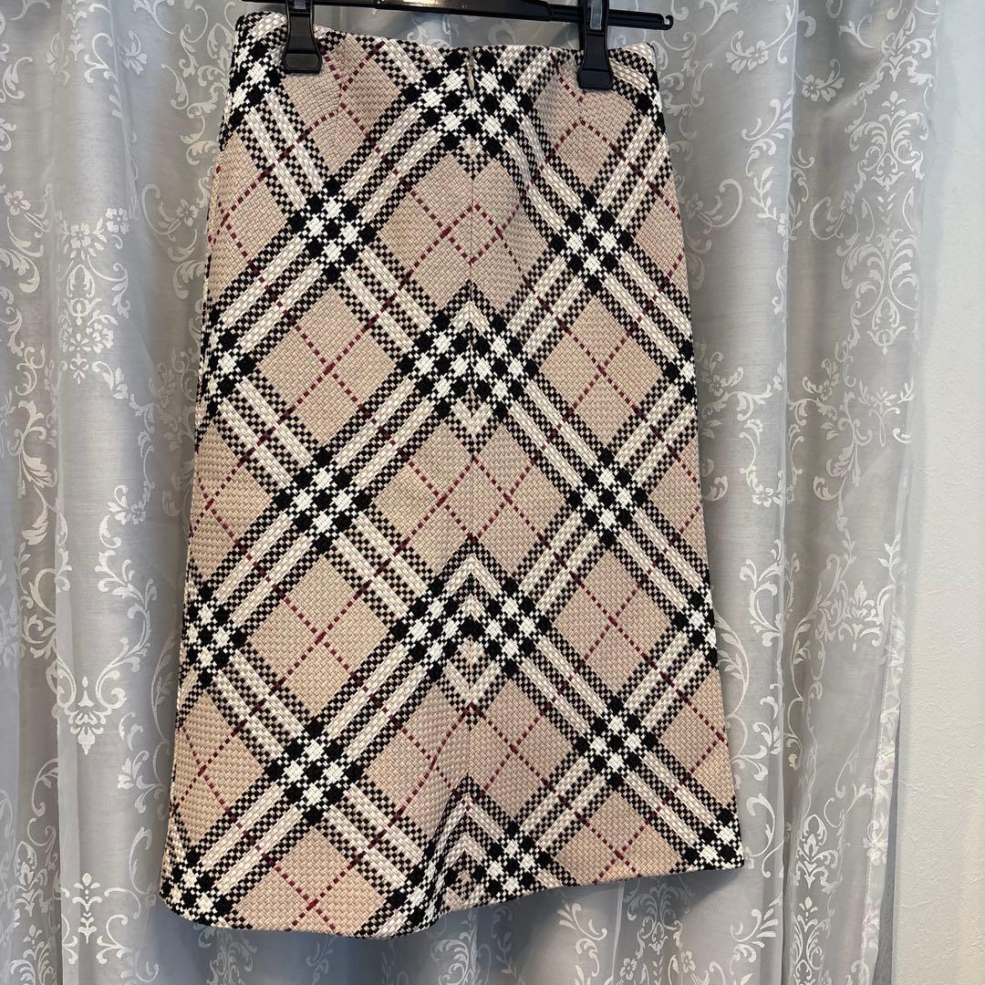 新品タグ付き・バーバリー ロンドン チェック柄タイトスカート フレアスカート