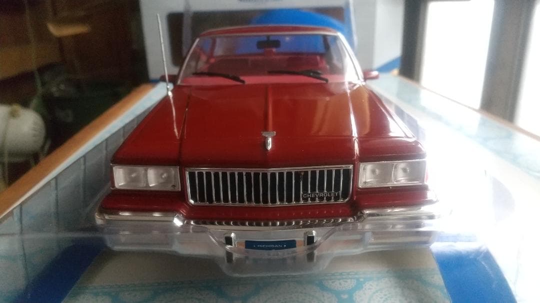 MCG 1/18 シボレー カプリス レッドメタリック ダークレッド