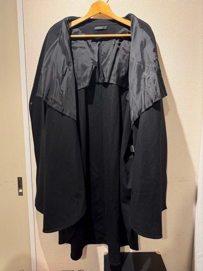 JUHA (ユハ）OVERSIZED PONCHO COAT black