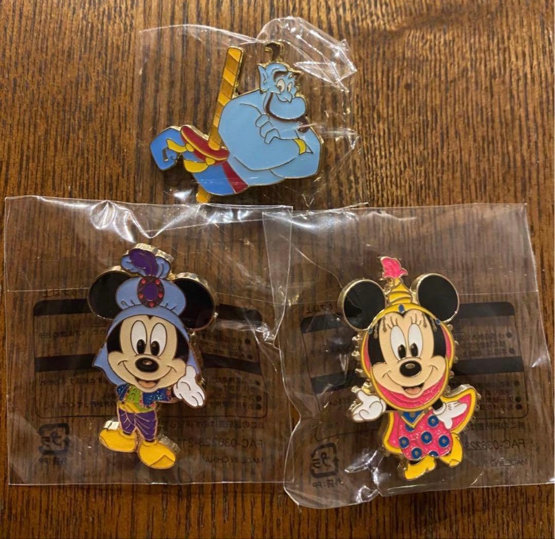 ディズニー】ピンバッジ（ミッキー•ミニー•ジーニー） - メルカリ