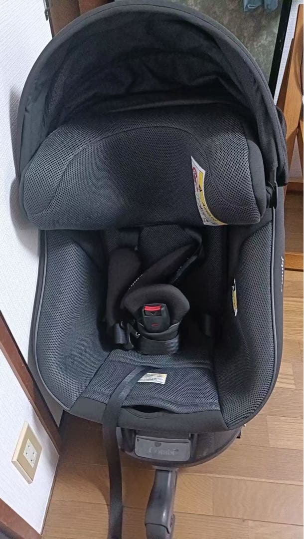 【美品】COMBIコンビ　クルムーヴ コンパクトエッグショック　チャイルドシート