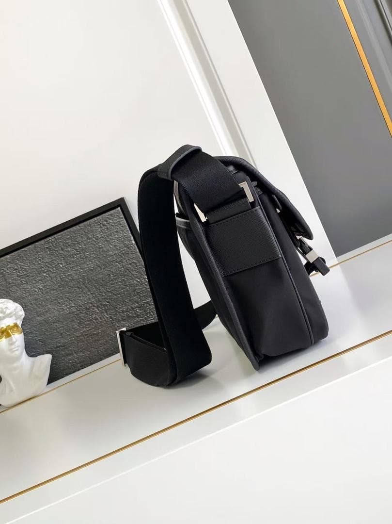 ノベルティ商品　メンズ　ブラック　ショルダーバッグ　ハンドバッグ