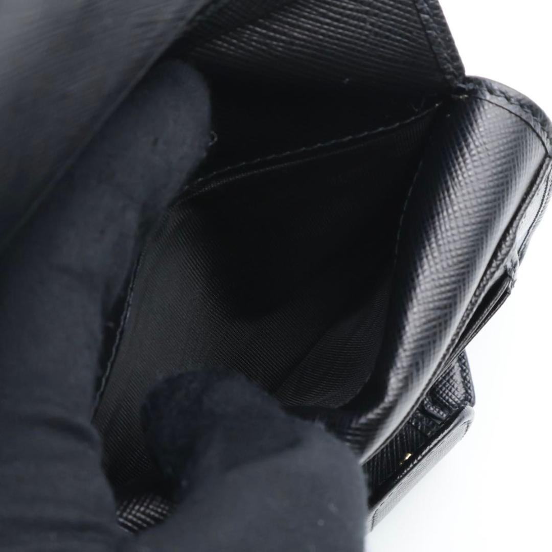 【超極美品】PRADA 新型IC 二つ折り財布　サフィアーノレザー　黒　三角ロゴ
