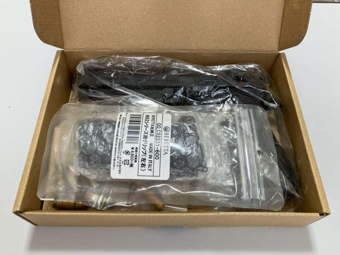 【匿名配送】ベレッタ M92F モデルガン マルシン　ベレッタ社純正グリップ付き