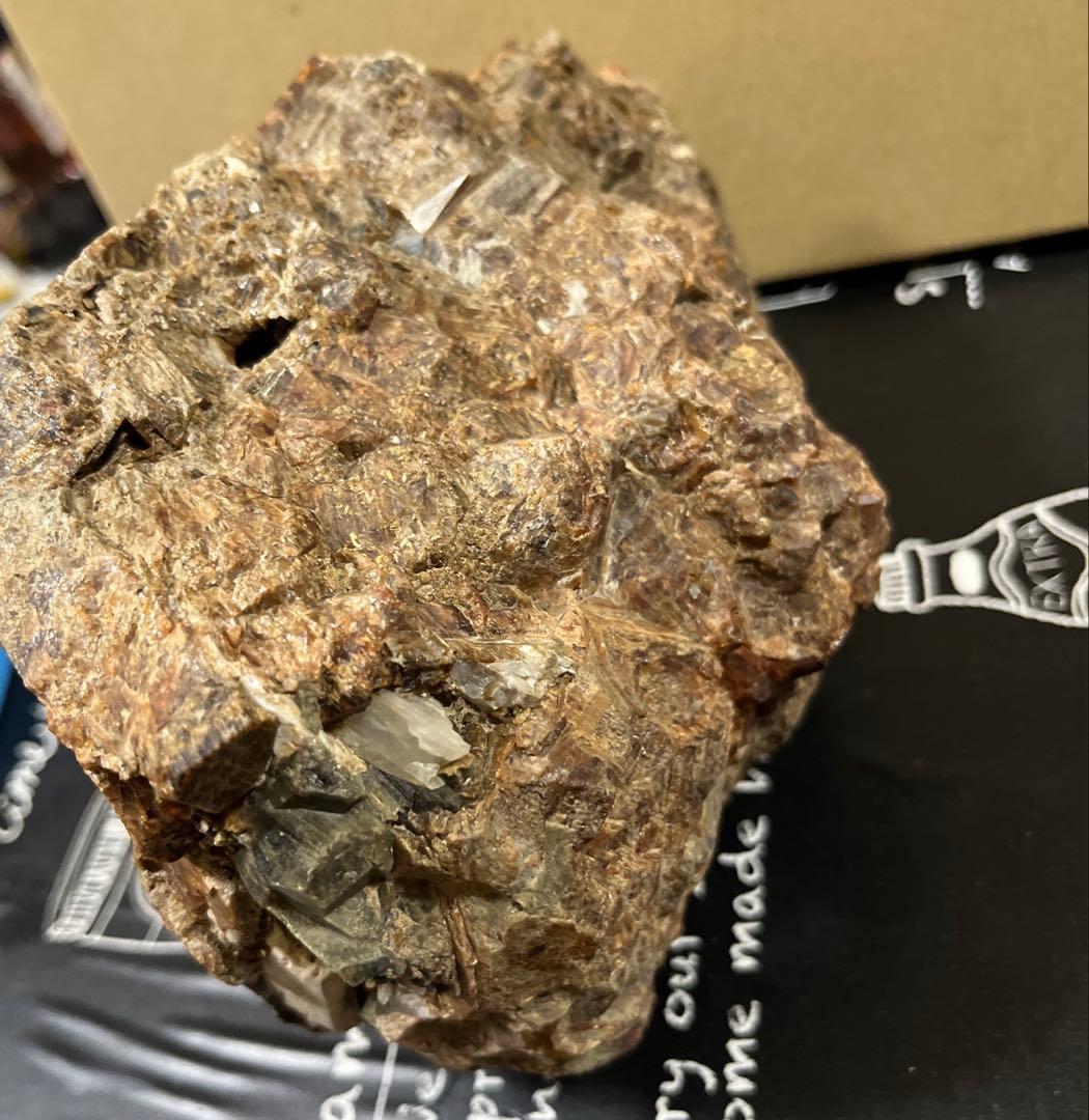 4.2kg ガーネットだと思われる石