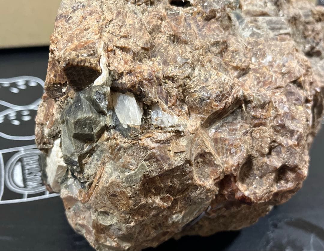 4.2kg ガーネットだと思われる石