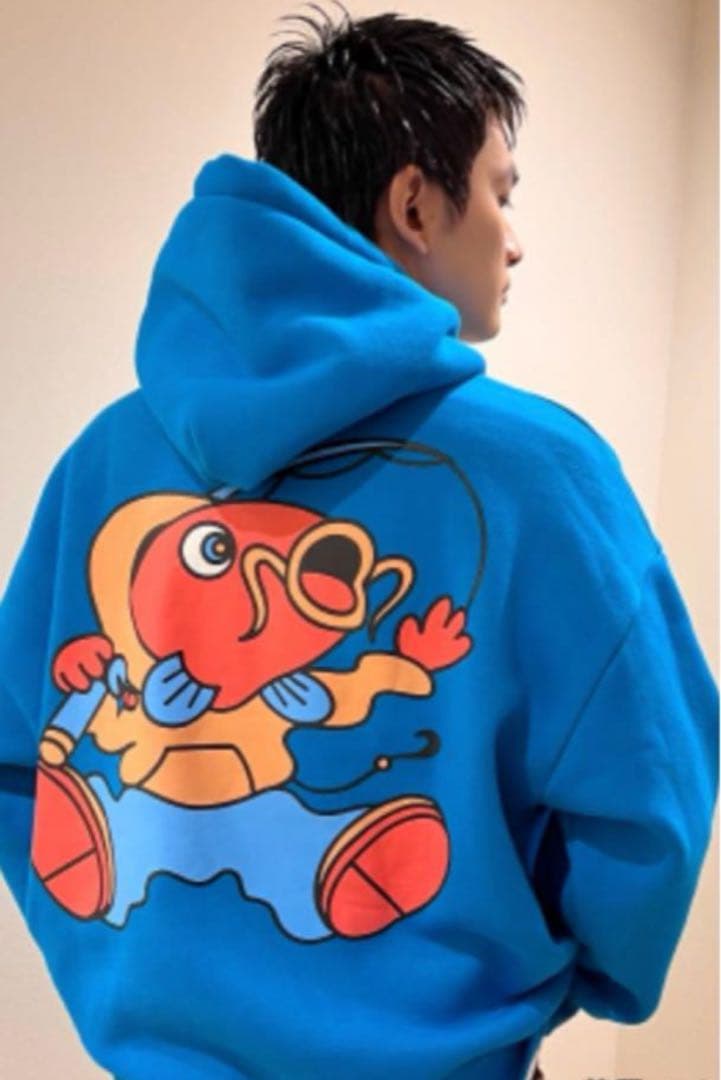 北村匠海 27歳生誕グッズ鯉太郎プルオーバー+ステッカー - メルカリ