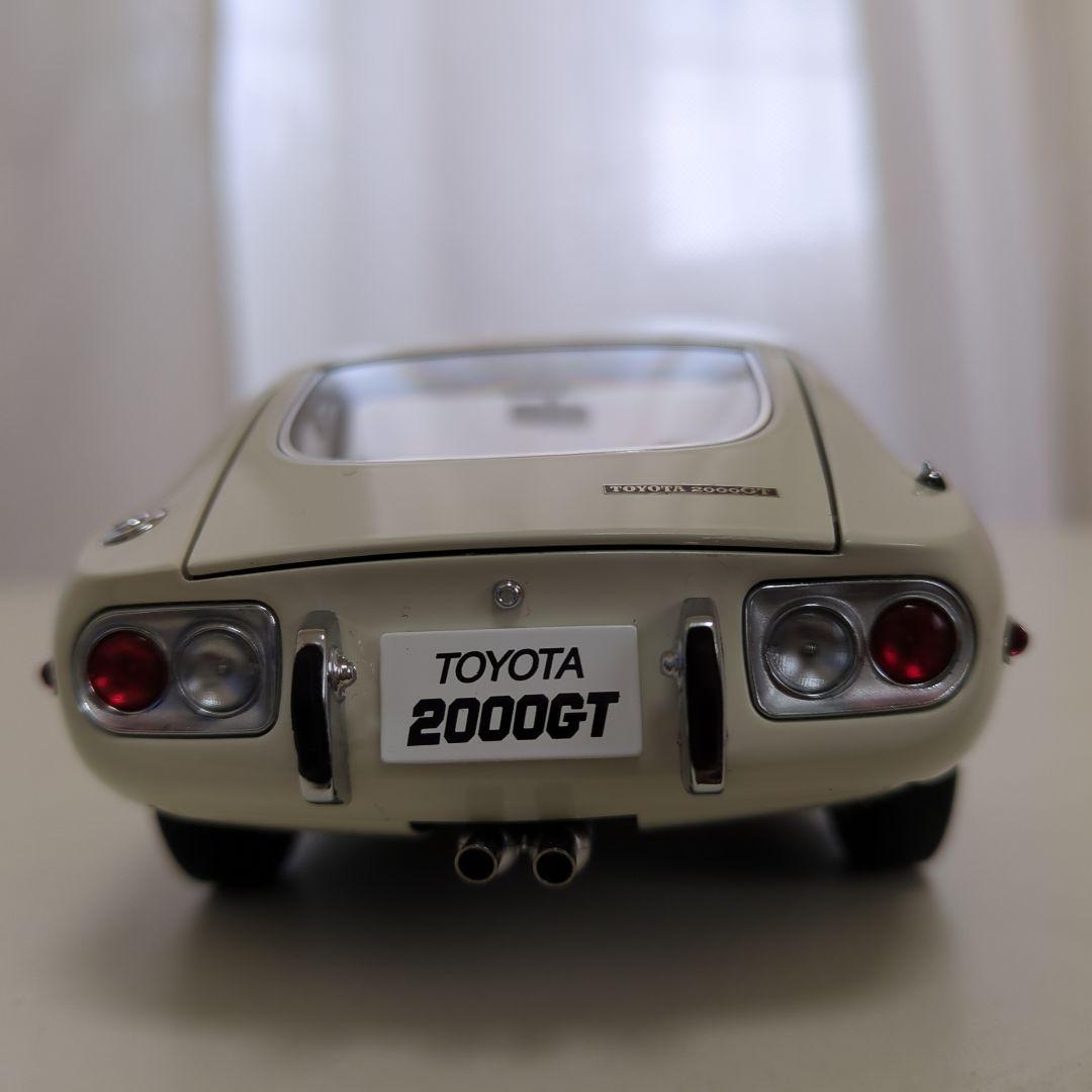 オートアート、トヨタ2000GT、2台セット　1/18ミニカー