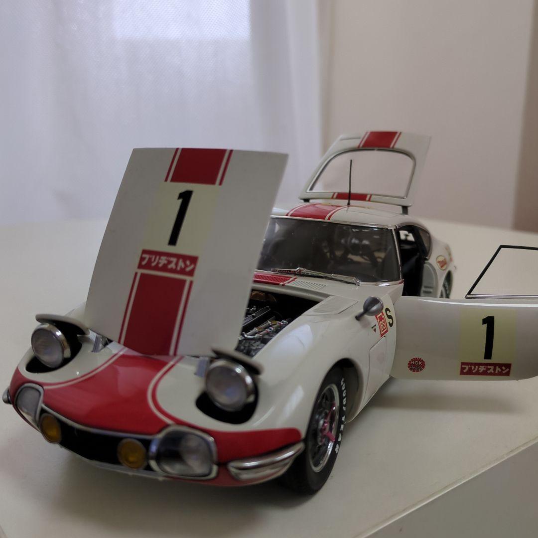オートアート、トヨタ2000GT、2台セット　1/18ミニカー