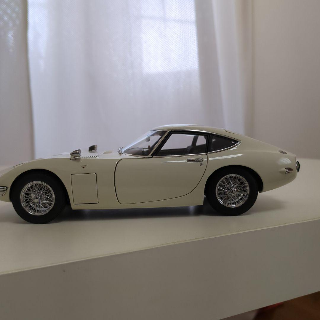 オートアート、トヨタ2000GT、2台セット　1/18ミニカー