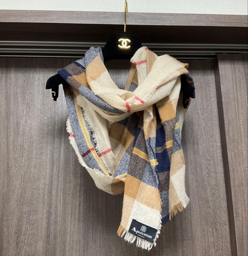 アクアスキュータム カシミヤ100%ストール【自宅試着のみ】 - メルカリ