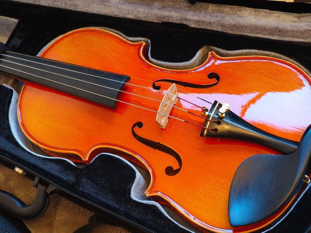 美品 4/4 バイオリン（裏板一枚板）弓・ケース・松脂・肩当てセット／すぐ演奏可