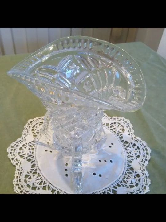 イギリスアンティーク三脚のプレスガラス