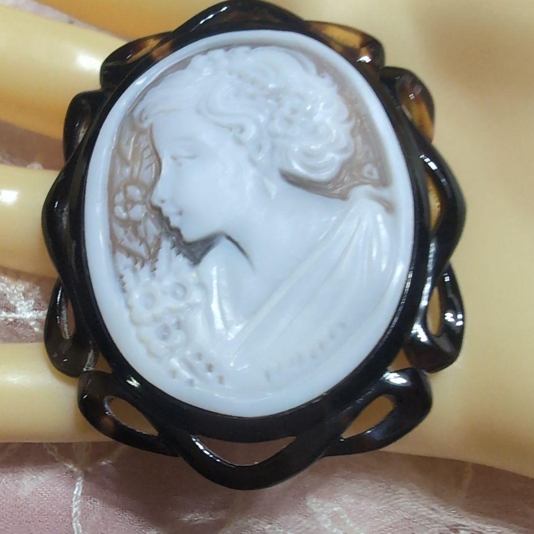 ☆お値下げ☆シェルカメオ付き本鼈甲ブローチ兼用ペンダント