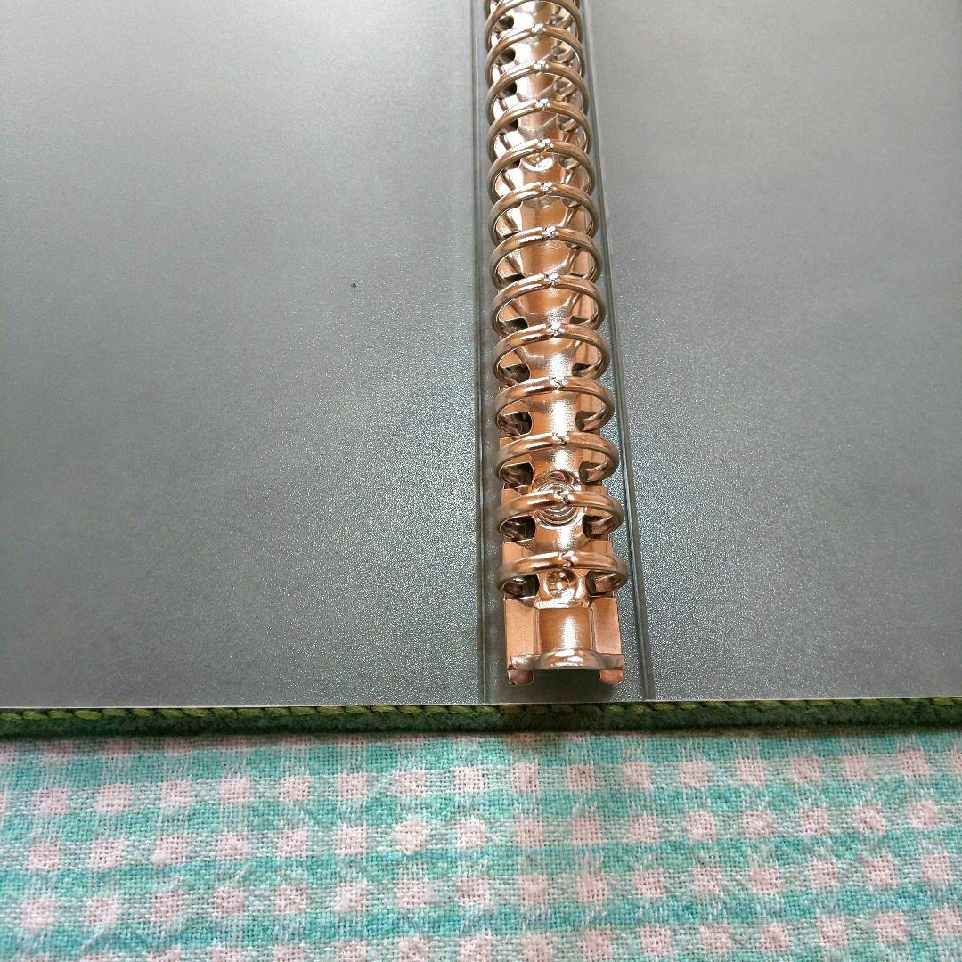 オイルワックスヌメ革 ダークグリン レザーカバー、B5 26穴バインダー付