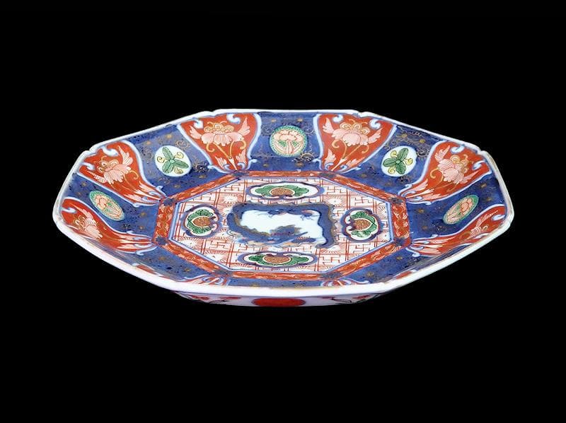 大聖寺伊万里　金襴手　菊花四方襷紋に団龍紋の図　７寸皿　607AS-DAg