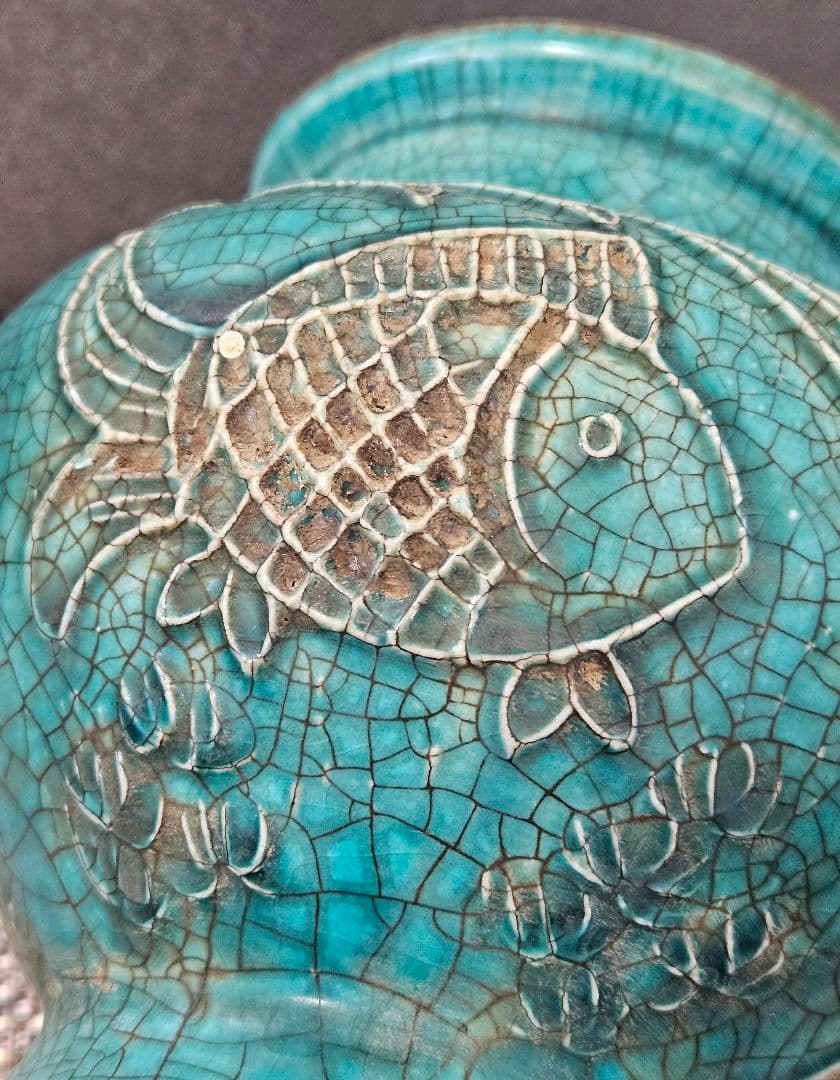 17世紀頃　中国南方系　東南アジア古陶磁　 青釉　浮彫　魚藻図　獣摘み蓋　瓶　壺