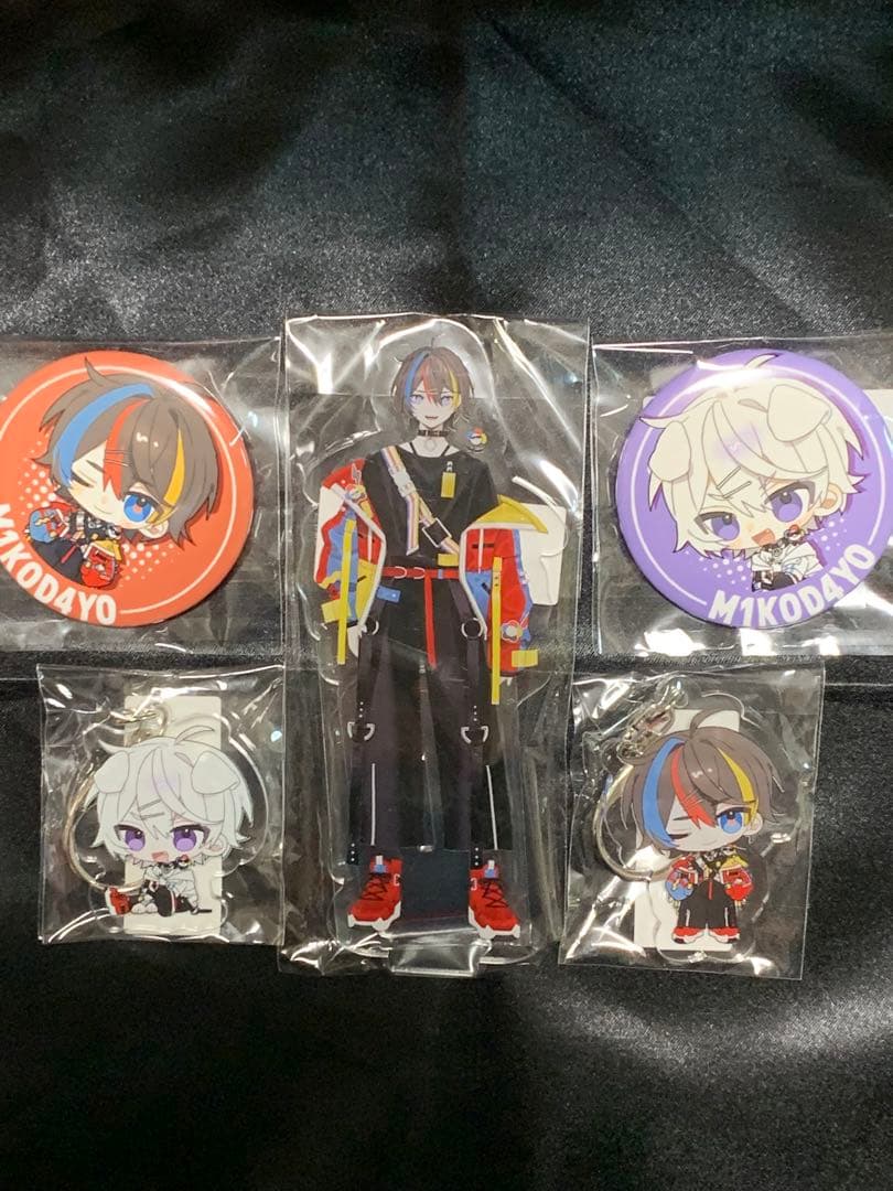 みこだよ アクキー＆アクスタ＆缶バッジ グッズ5点セット - メルカリ