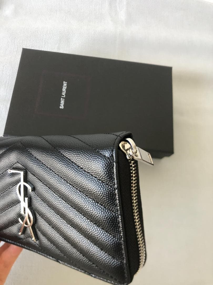 長財布 キルティングデザイン シルバーロゴ　高級感　超美品　財布