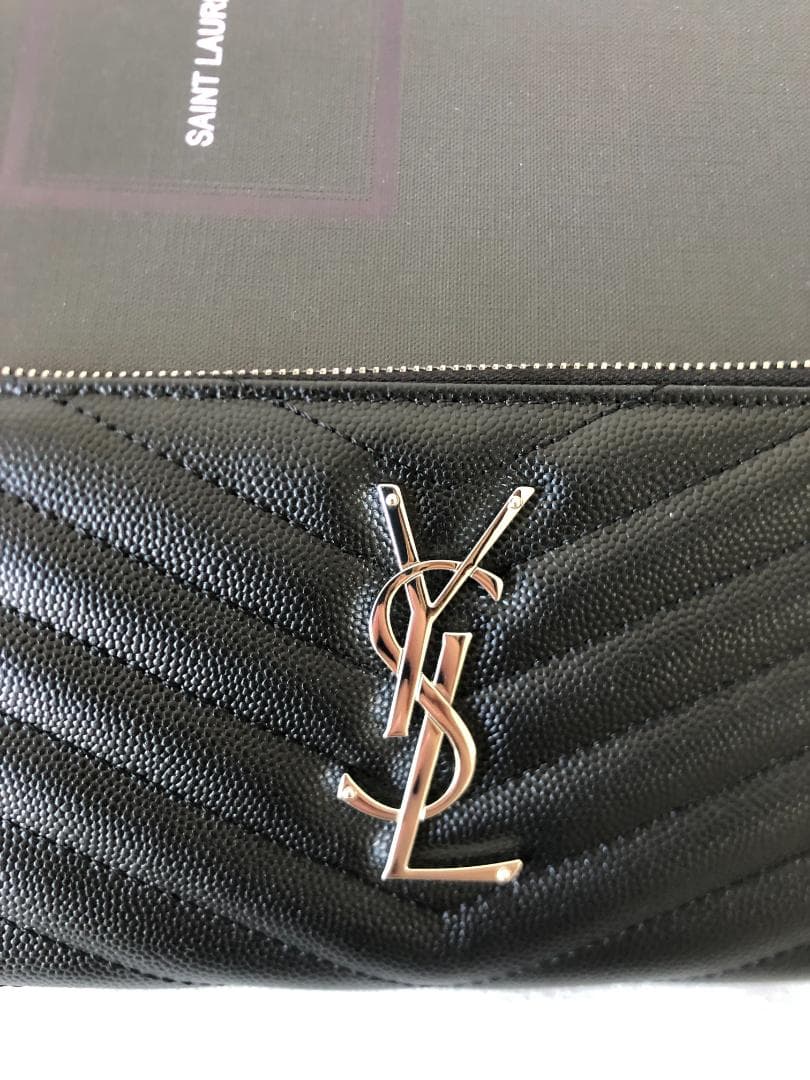 長財布 キルティングデザイン シルバーロゴ　高級感　超美品　財布