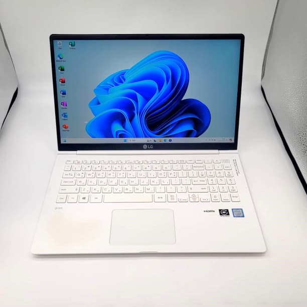 軽量 LG gram 20GB フルHD 15 LG i5-8 SSD512GB 軽量 LG gram 20GB フル