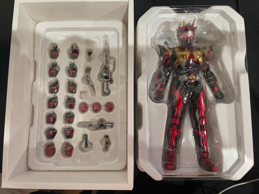 S.H.Figuarts 真骨頂 仮面ライダー装甲響鬼 アームド響鬼