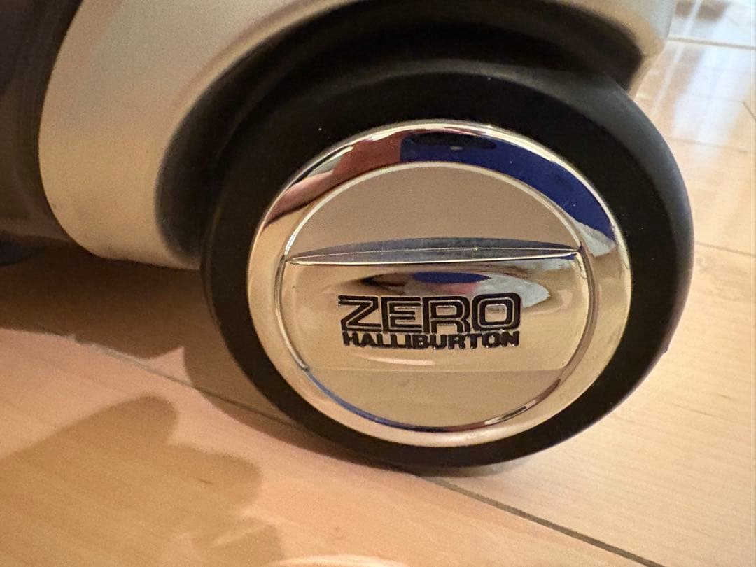 ZERO HALLIBURTON ビジネスキャリーケース グレー 2輪