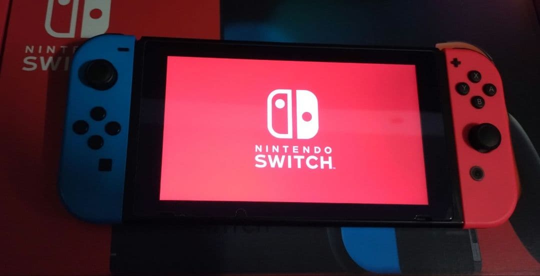チャージングベース付き Nintendo Switch 本体