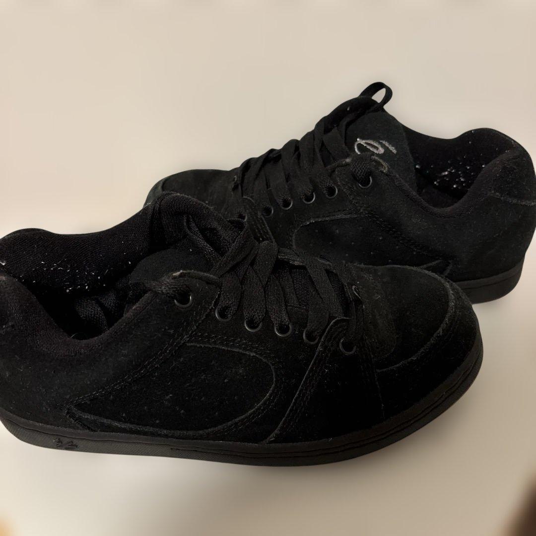 ブラック スエード カジュアルスニーカーes 24.5