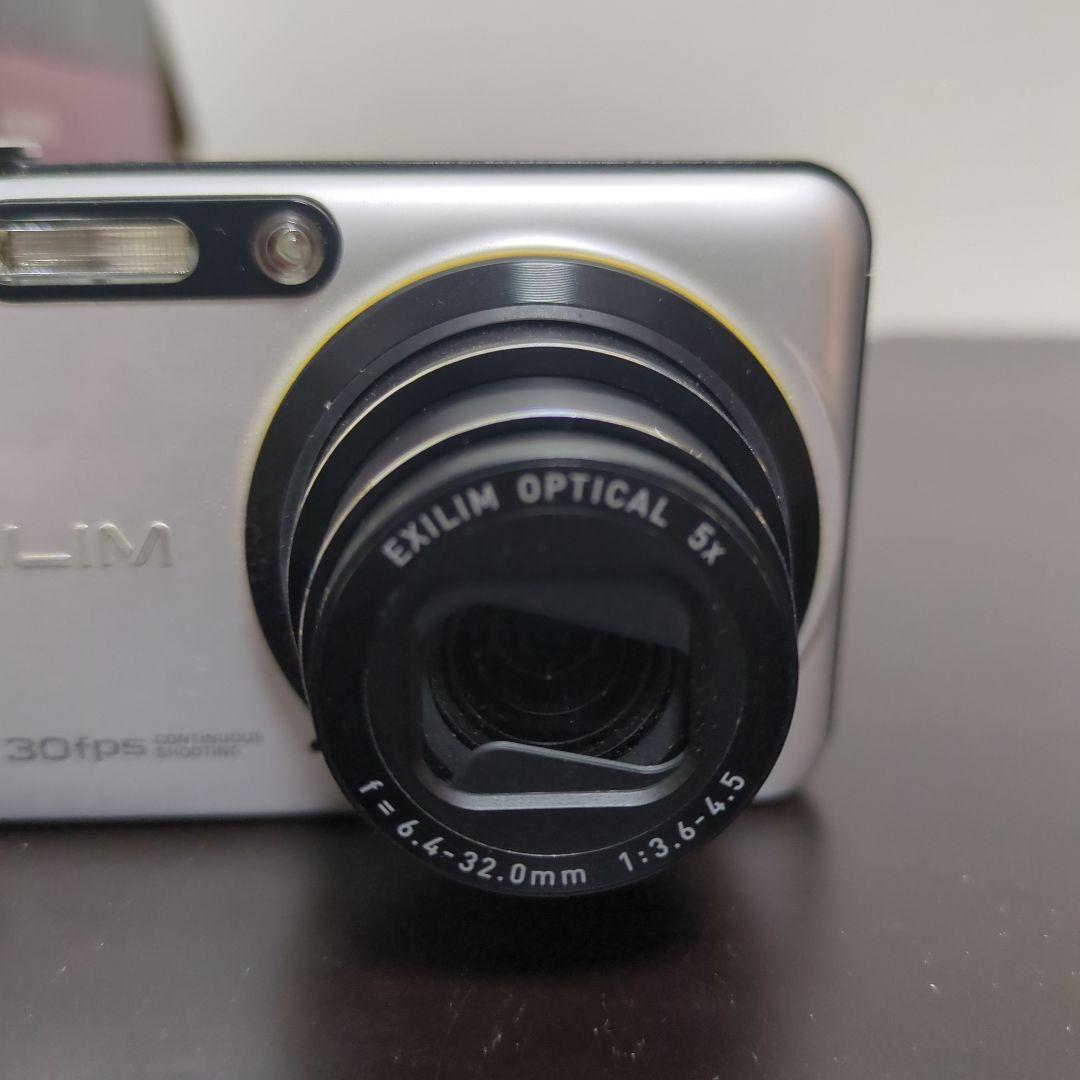 CASIO EXILIM EX-FC100デジタルカメラ カメラ