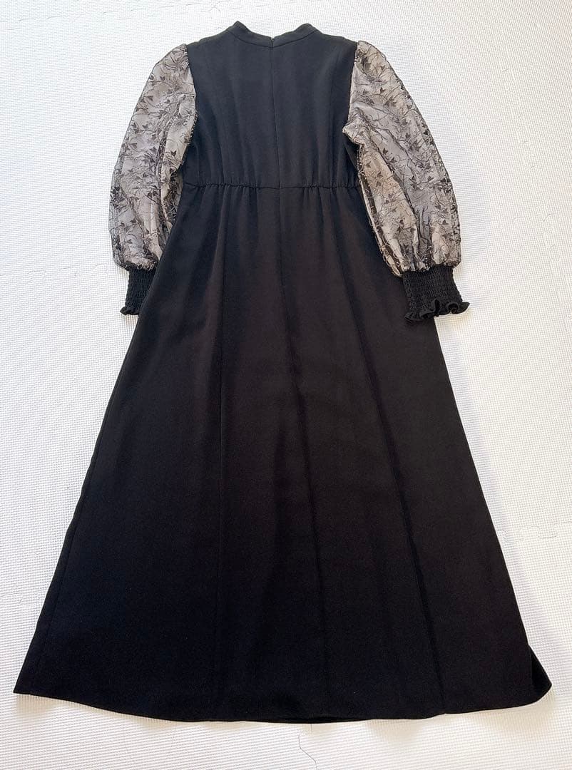 【完売品】Kana 刺繍シアー トライアングルデザイン ワンピース 結婚式ドレス