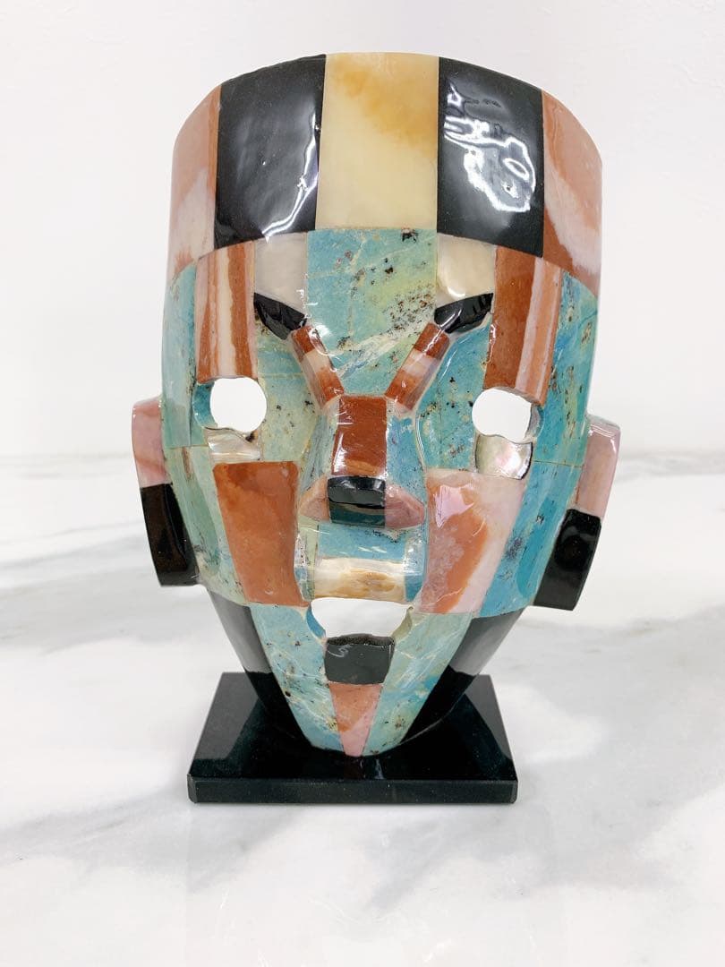 ＊メキシコ雑貨　仮面の置物　陶器　石仮面 メキシコの陶器で作られたのガイコツの置物。 トウガラシやお花、鳥