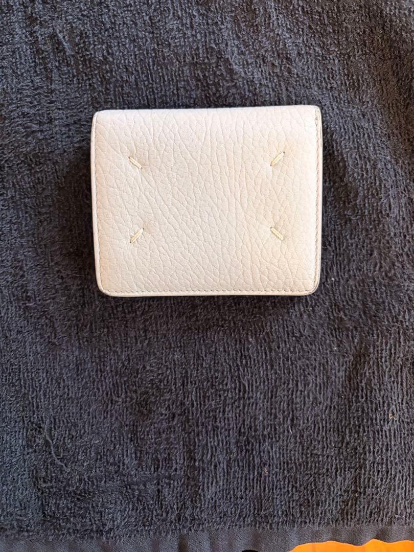 Maison Margiela レザー 二つ折り財布 ライトグレー 箱付き - メルカリ