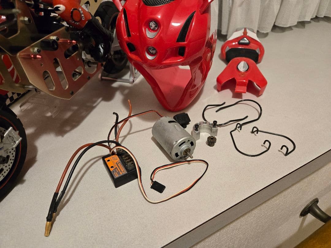 サンダータイガー Ducati 999R ラジコンバイク 1/5 電動オートバイ