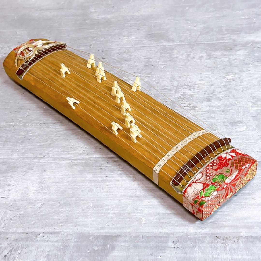 高級13弦琴 すだれ彫り 半上角 くり甲 金蒔絵 お琴 箏
