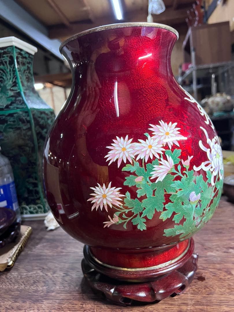 明治～大正期　安藤七宝製　銀線七宝　菊文銀線花瓶　細密植線　銀張赤透　台付き