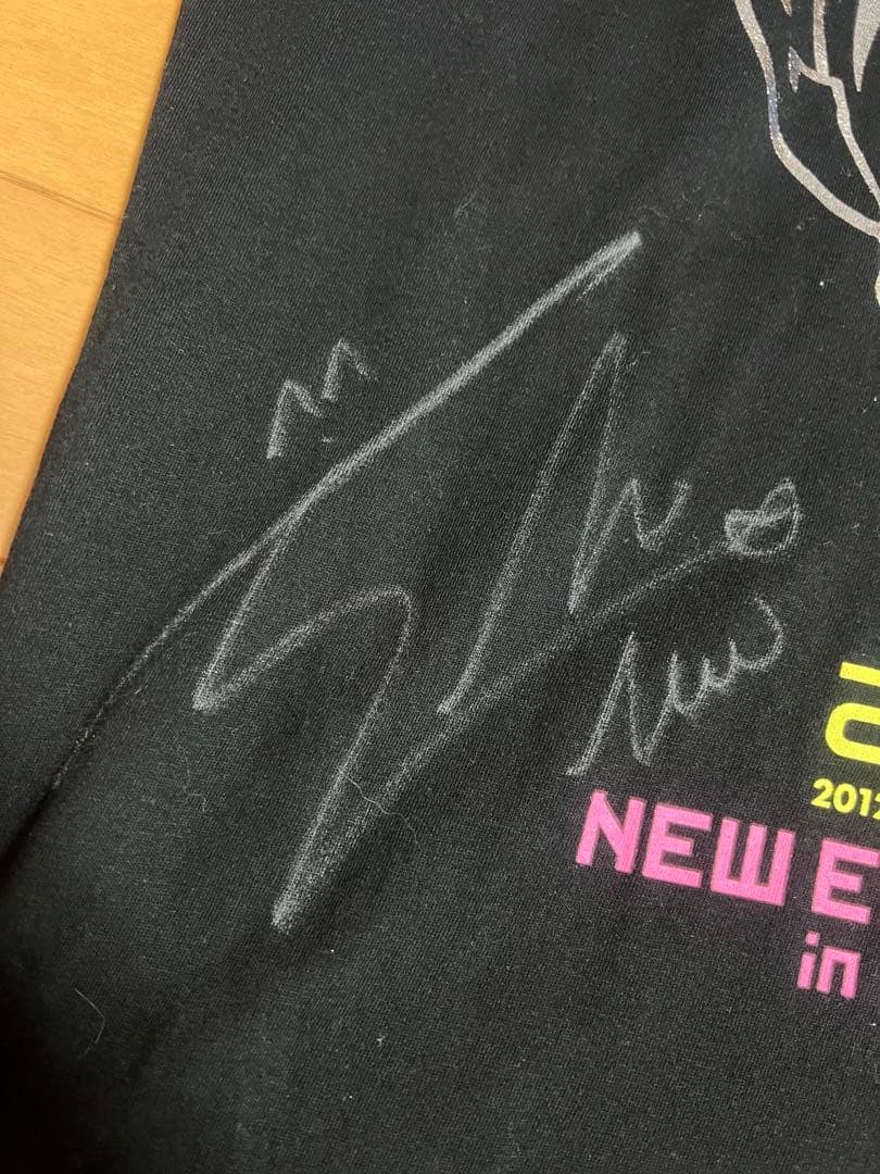 2ne1 サインTシャツ2012 NEW EVOLUTION IN JAPAN