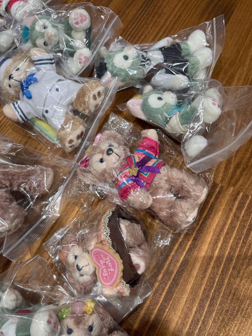 〖 まとめ売り 〗 ダッフィー シェリーメイ ジェラトーニ ぬいぐるみ バッジ