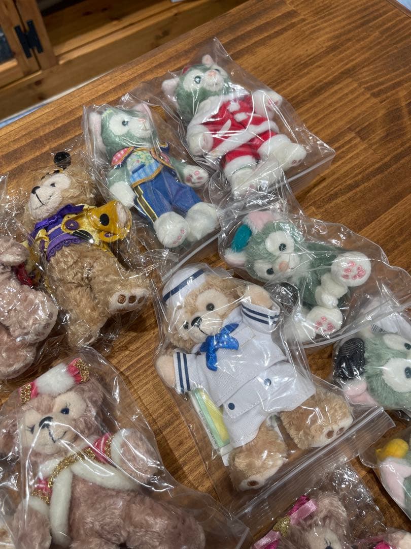 〖 まとめ売り 〗 ダッフィー シェリーメイ ジェラトーニ ぬいぐるみ バッジ