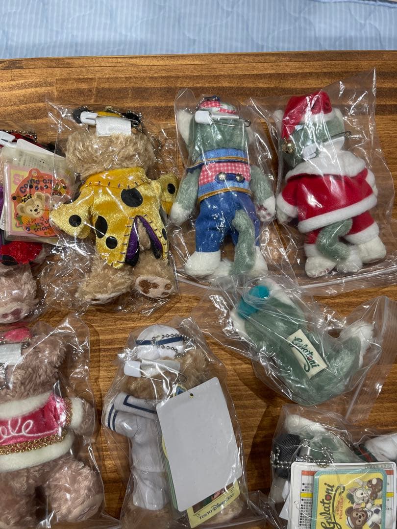 〖 まとめ売り 〗 ダッフィー シェリーメイ ジェラトーニ ぬいぐるみ バッジ