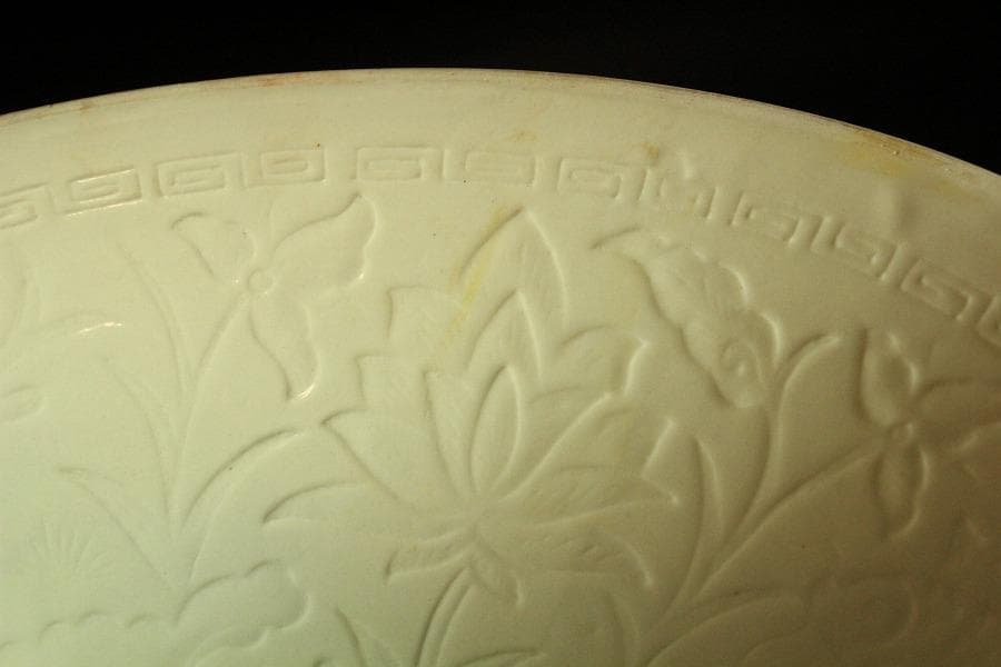 中国美術 白磁 蓮花魚紋 大碗(K-A403)