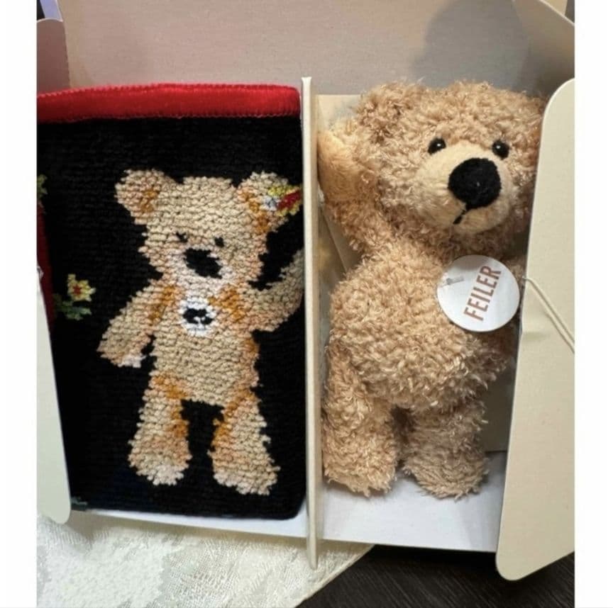 ♦最安値！【新品】Steiff × FEILER テディベアー＆ハイジ ハンカチ