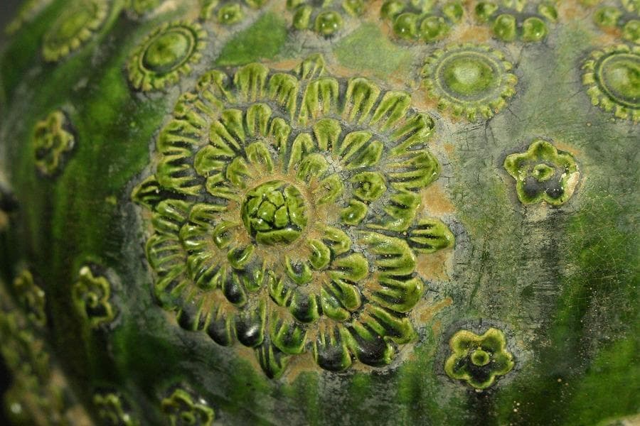 中国美術 緑釉 貼蓮花魚紋 装飾壷 高27.5cm(LC150)