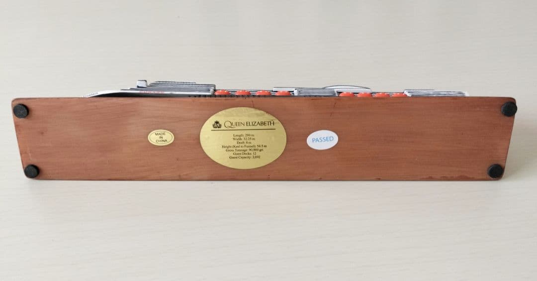 CUNARD　QUEEN ELIZABETH　クイーンエリザベス号模型