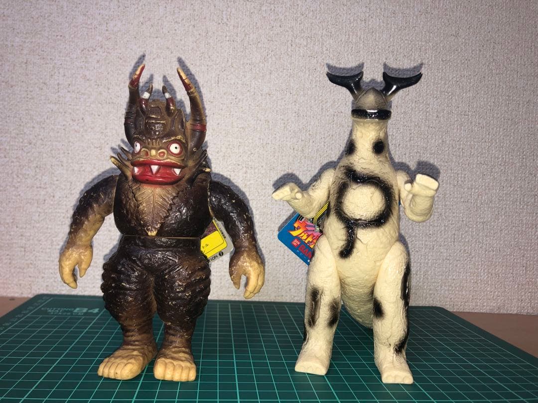 ウルトラ怪獣 フィギュア 2体セット★1983年タグ付き