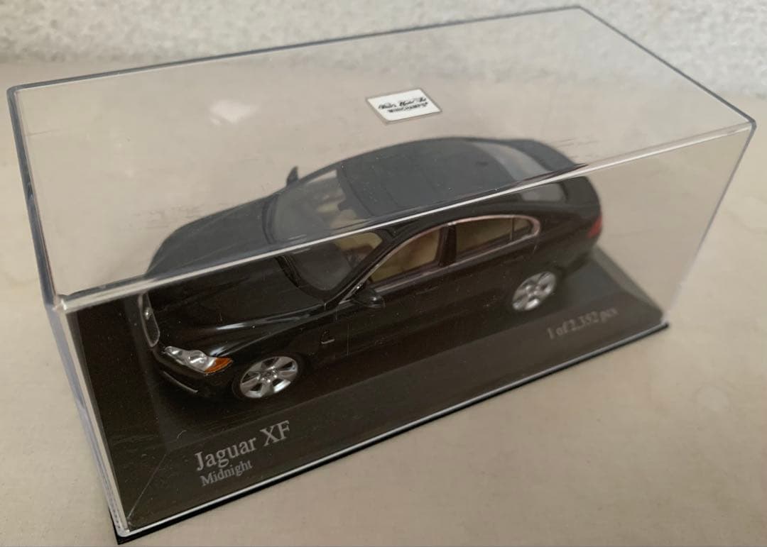 1/43 Jaguar / ジャガー XF ブラックメタリック
