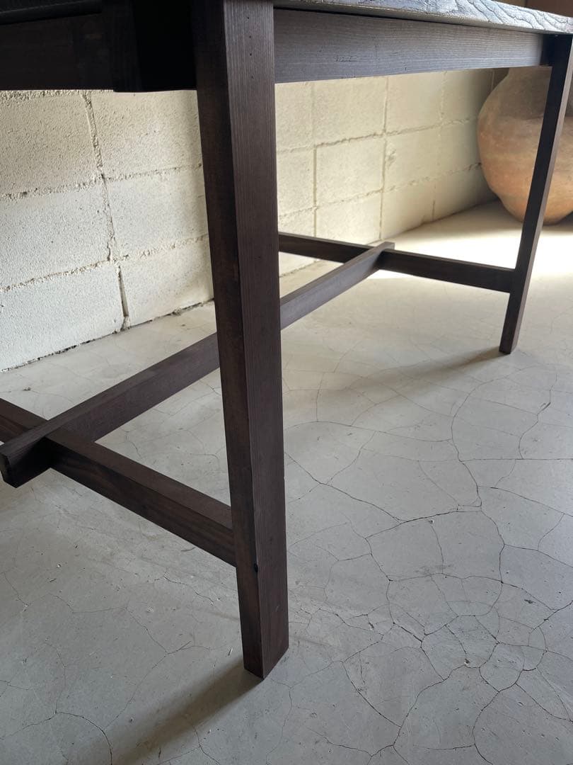 杉浮造り　ダイニングテーブル　作業台　展示台　什器　天板無垢材　濃茶色