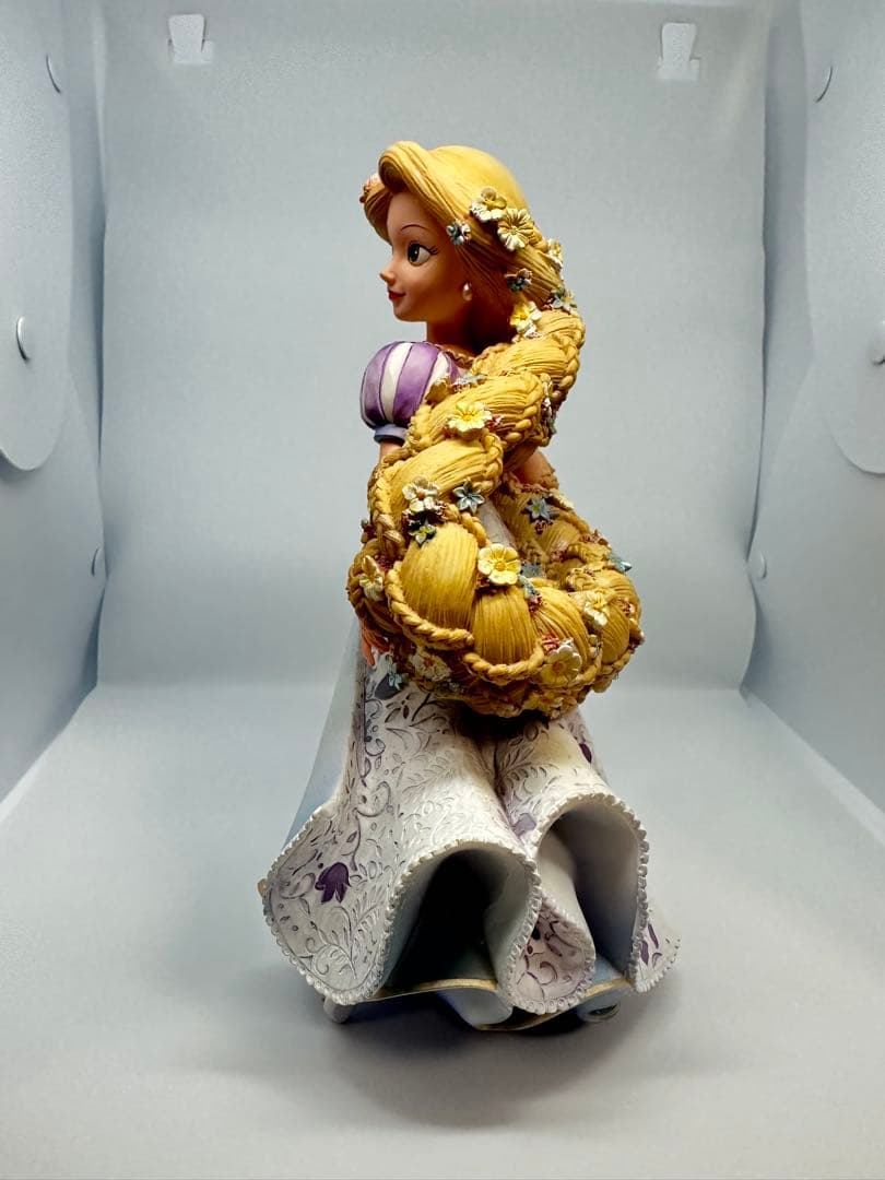 ラプンツェル　enesco フィギュア