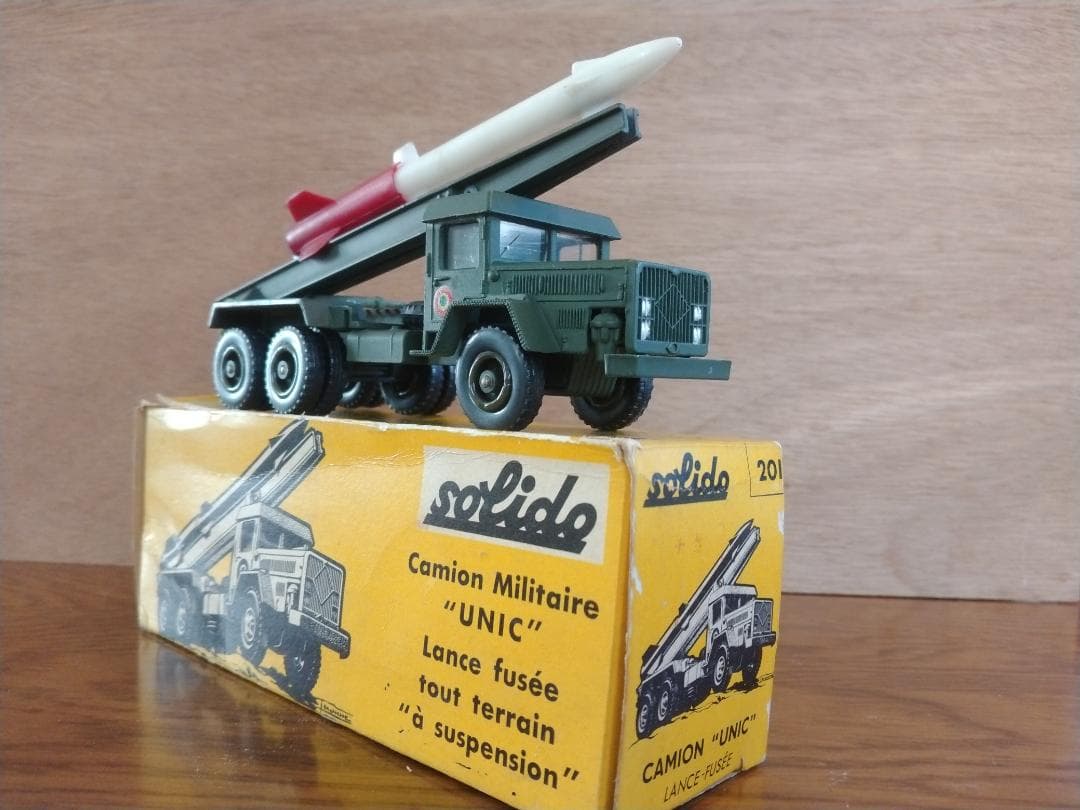 SOLIDOロケットランチャー軍用トラック201