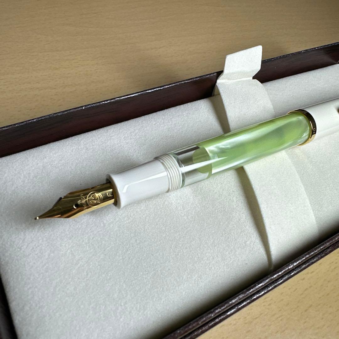 Pelikan ペリカン　クラシック　M200 パステルグリーン　字幅F 万年筆